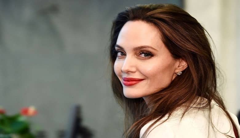 جنسیت ریحانا، آنجلینا جولی و شارلیز ترون تغییر کرد!