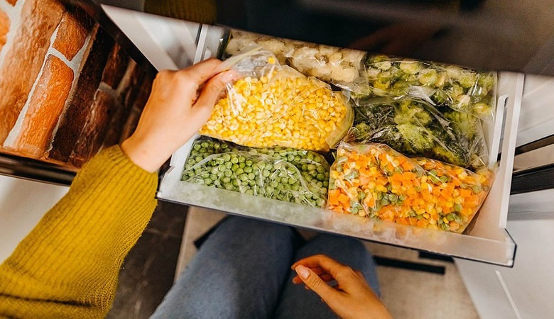این غذاها را هرگز فریز نکنید