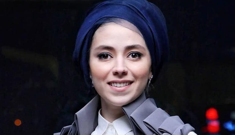 ویدئو/ سیگار کشیدن به سبک الیزابت پایتخت!