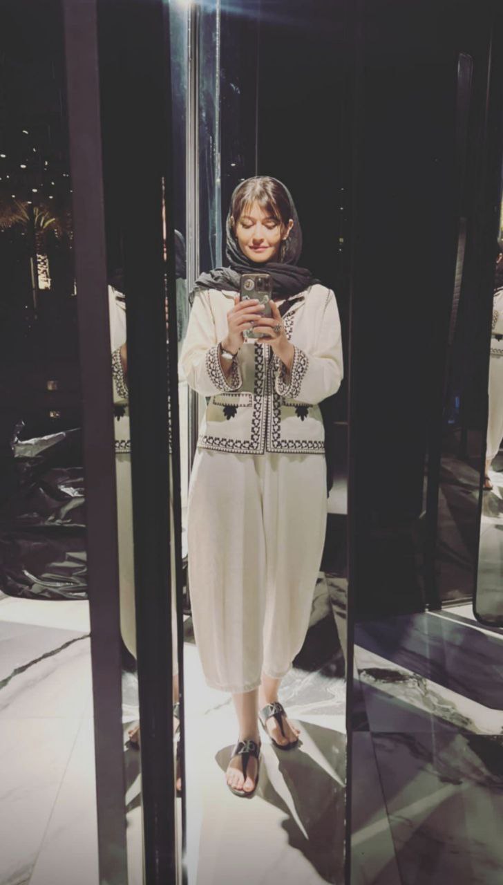 لباس عجیبی که “ساحل پوست شیر” بر تن کرد/ عکس