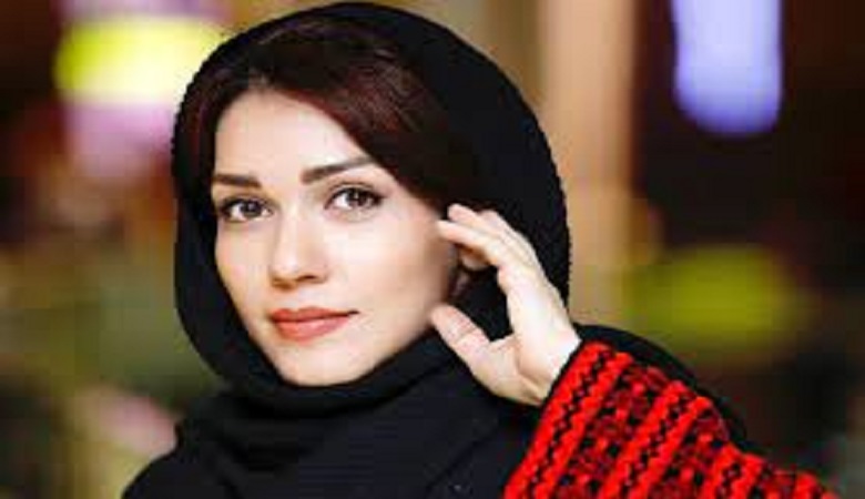 تیپ جنجالی خانم بازیگر با شلوار عجیبش!/عکس
