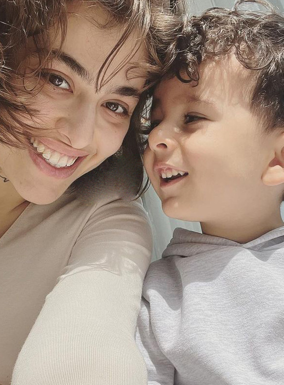 عاشقانه جالب “ریحانه پارسا” و برادر کوچولویش/ عکس