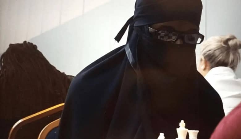 قهرمان شطرنج به طرز شوکه کننده ای همه را فریب داد! +عکس