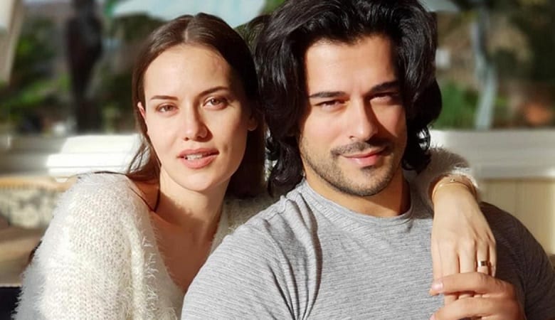 تصاویر/ ست قرمز بوراک و فحریه جذابترین زوج ترکیه در جشنی خاص!