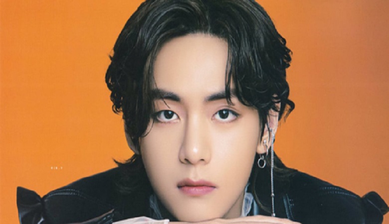 کیم تهیونگ، خوانندهی جوان عضو بی تی اس خبر ساز شد!/عکس