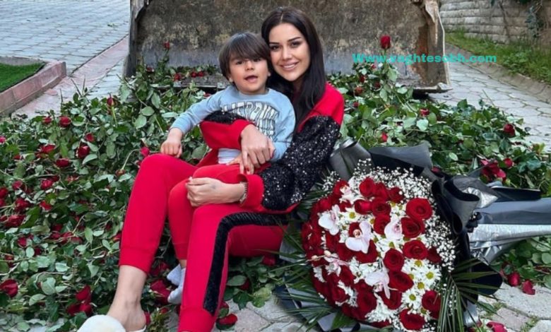 عکس/ خانم بلاگر لودری از گل قرمز هدیه گرفت!