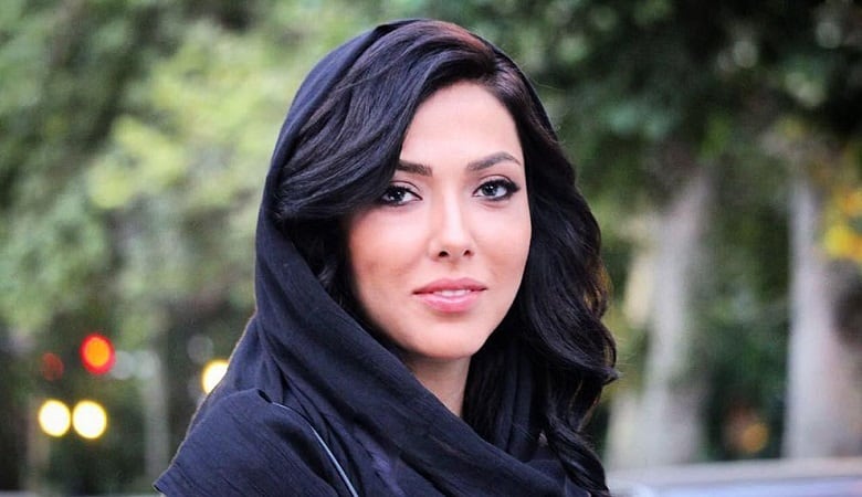 عکس/ لیلا اوتادی با شلوار-دامنی عجیب در مراسم عمومی!