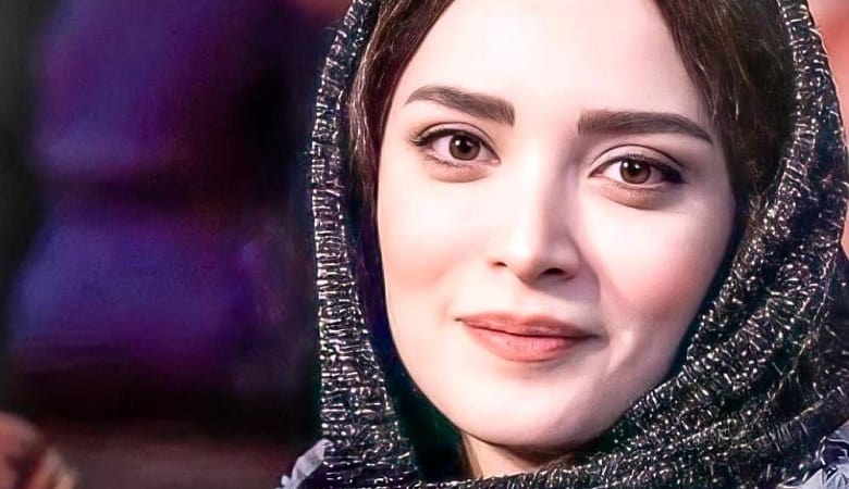 عکس/ تیپ صورتی بهنوش طباطبایی کنار مجری معروف