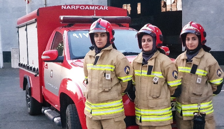 این ۱۶ نفر اولین آتشنشانان زن تهران هستند!