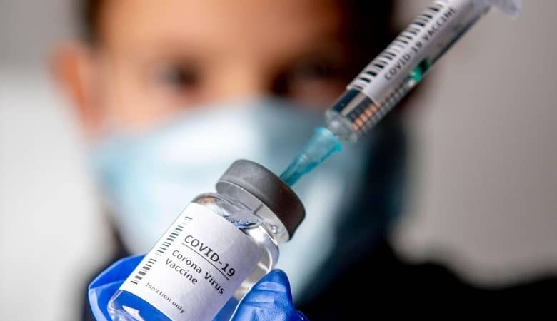 حمله طرفداران به آرایانا گرانده: “خواننده بی حیا”