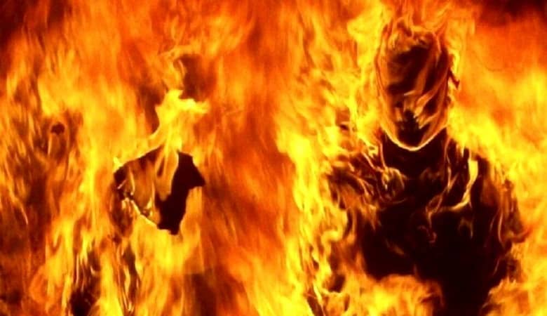 دختری که به عشق پسر همسایه خودش را سوزاند!