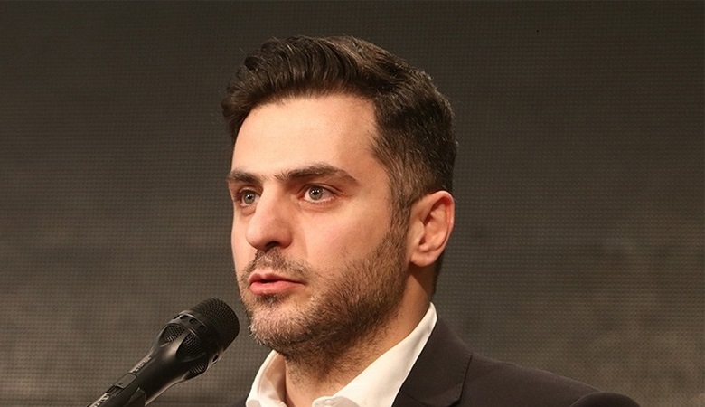 عکس/ هیاهویی که تیپ عجیب علی ضیا در جنوب به پا کرد!