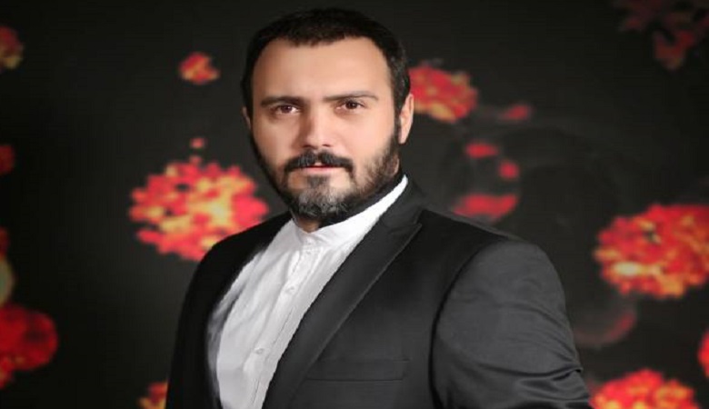 کریخوانی بامزه کامبیز دیرباز برای استقلالیها+ عکس