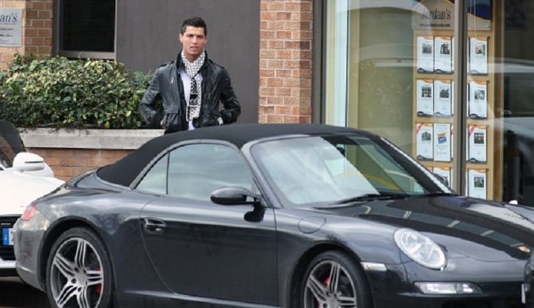 تصاویر/ کریستیانو رونالدو پورشه‌اش را به خاطر شماره تلفن این زن از دست داد!