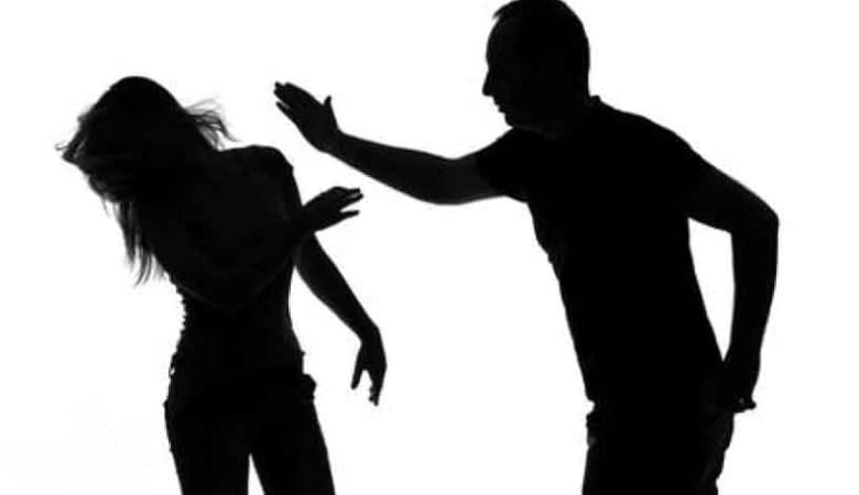 خانم دکتر ولنجکی که از شکنجه‌های جسمی آقای پزشک خلاص شد!