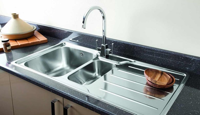 با این روشهای ساده سینک ظرفشوییتان را تمیز و براق کنید!
