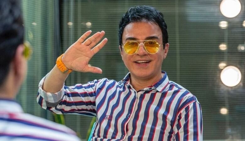 عکس/ عمو پورنگ با کلاه خروس نشان عجیب و غریب در بهشت زهرا!