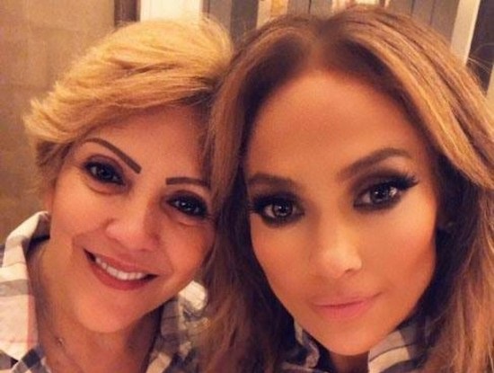 عکسی از جنیفر لوپز و مادرش که شوکه تان می کند/ تصویر