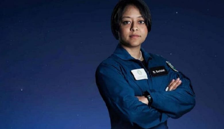 ویدئو/ تلاش فضانورد زن عربستانی برای رعایت حجاب در فضا