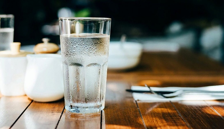 بلایی که نوشیدن چای و آبمیوههای شیرین بر سرتان می آورد!