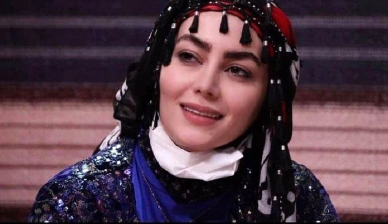 عکس/ روژان نون. خ با چهره‌ای متفاوت در کنار دوستان خوشتیپش!