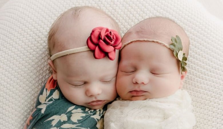 تصاویر/ تولد دوقلوها با ۸ هفته و ۱.۲۰۰ کیلومتر فاصله از دو مادر جداگانه!