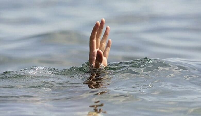 ویدئو/ مرد فداکار برای نجات زن از پل مرتفع به رودخانه پرید!