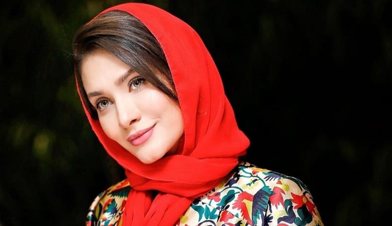 عکس/ خانم بازیگر “بچه و مهندس” و خواهران شبیه خودش!