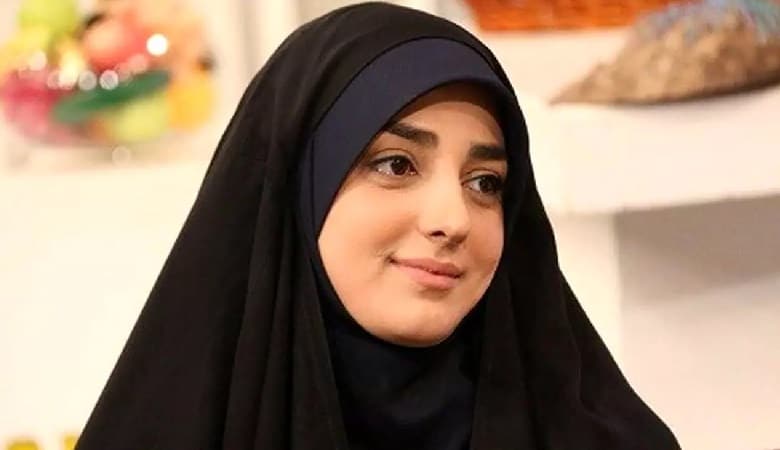 عکس/ تیپ عجیب و تمام اسپرت خانم مجری چادری