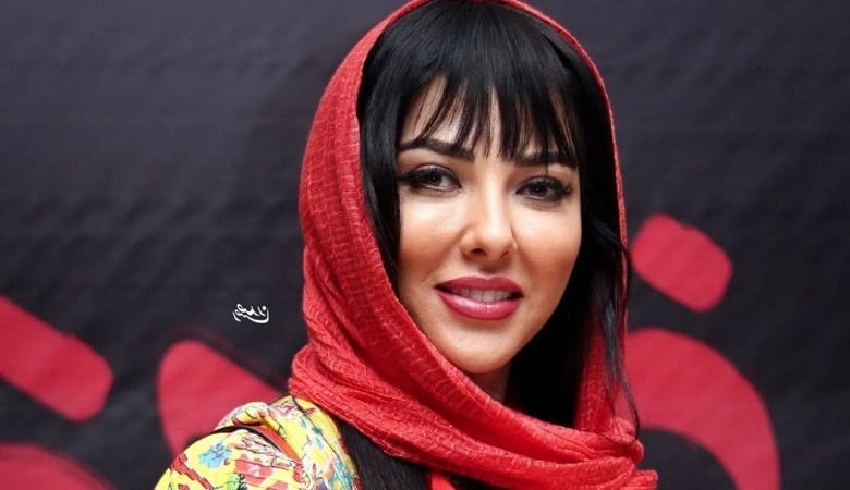 تصاویر/ تیپ شیک لیلا اوتادی با کت و دامن رنگارنگ