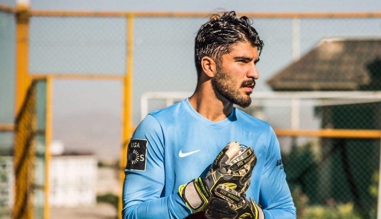 عکس/ وقتی امیر عابدزاده فرش ایرانی بر تن می کند!