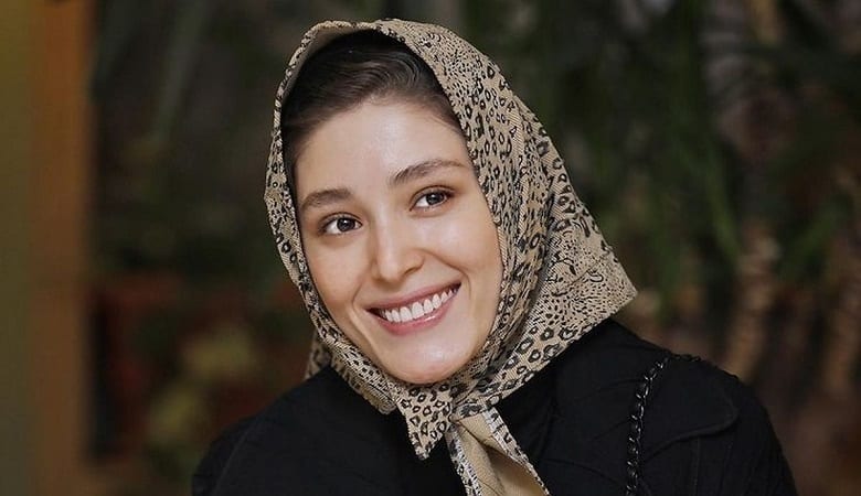 تیپ عجیب و غریب “فرشته حسینی” در یک مهمانی/ عکس