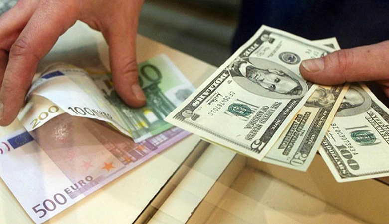 قیمت “دلار” در بازار امروز 8 مرداد سر به  فلک کشید!