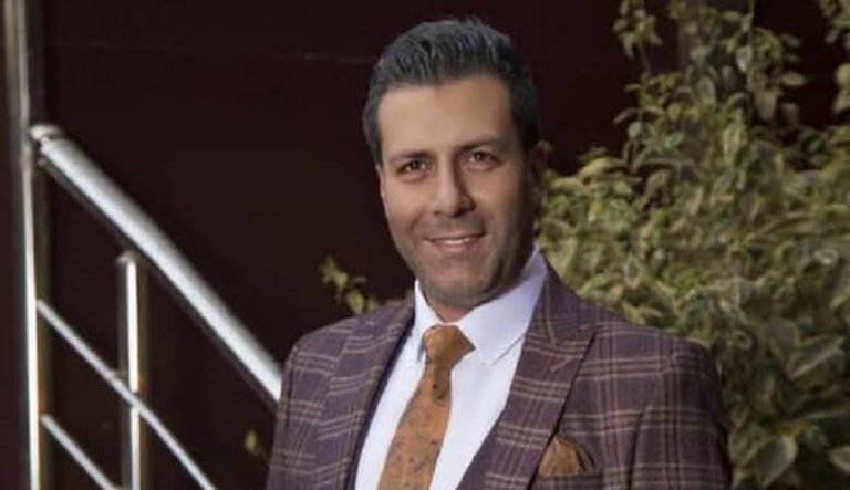 ژست مایه داری “مجید واشقانی” لب استخر/ عکس