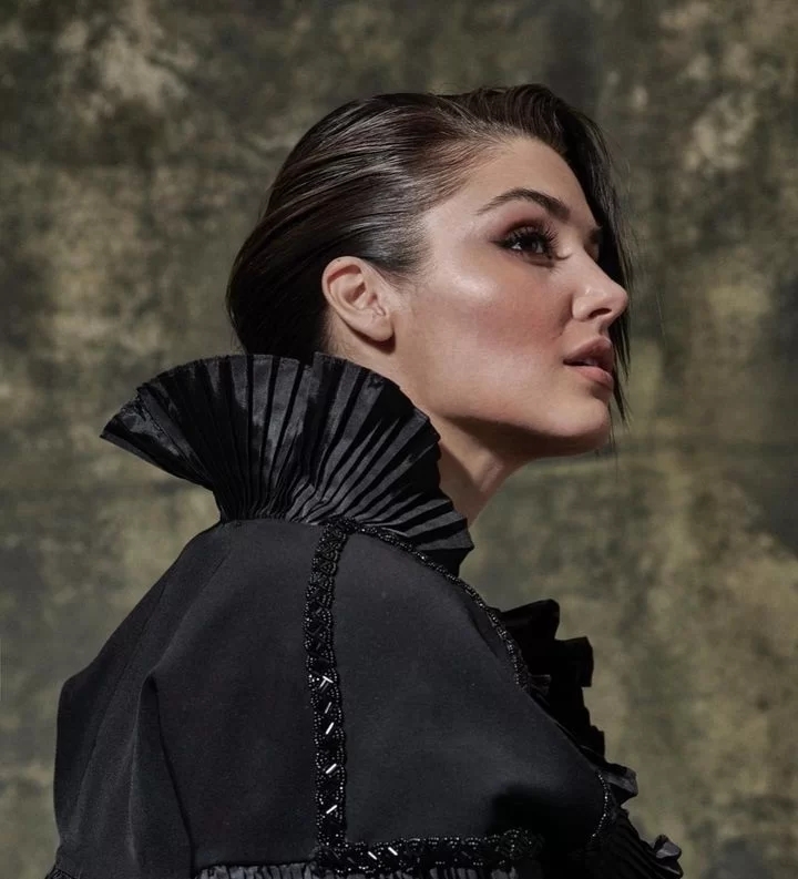 این “خانم بازیگر” شبیه ملکه ها شد/ عکس