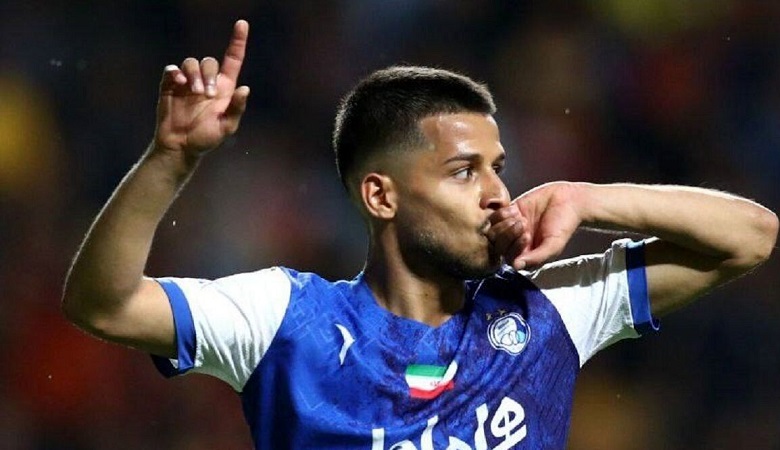 عکس/ استایل متفاوت و جذاب مهدی قائدی در خودروی لوکس اش