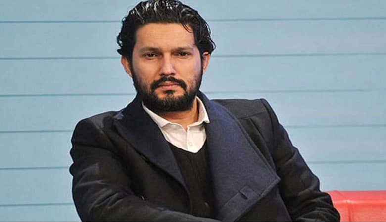ویدئو/ واکنش متفاوت شیرها؛ نوزاد رها شده یک حیوان را نجات دادند!