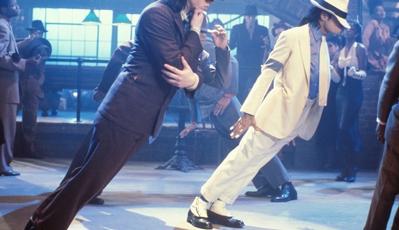 تصاویر/ راز خم شدنهای عجیب مایکل جکسون چه بود؟