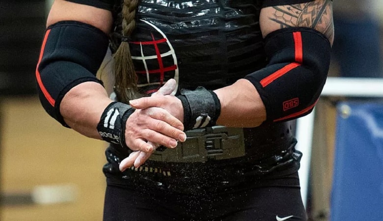 حاشیههای زن تراجنسیتی که با اختلاف ۲۰۰ کیلو قهرمان وزنهبرداری شد!