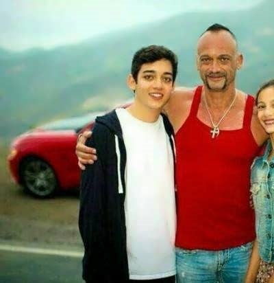 واقعا این آقا با چهره دخترانه اش نوه اول “گوگوش” است/ عکس