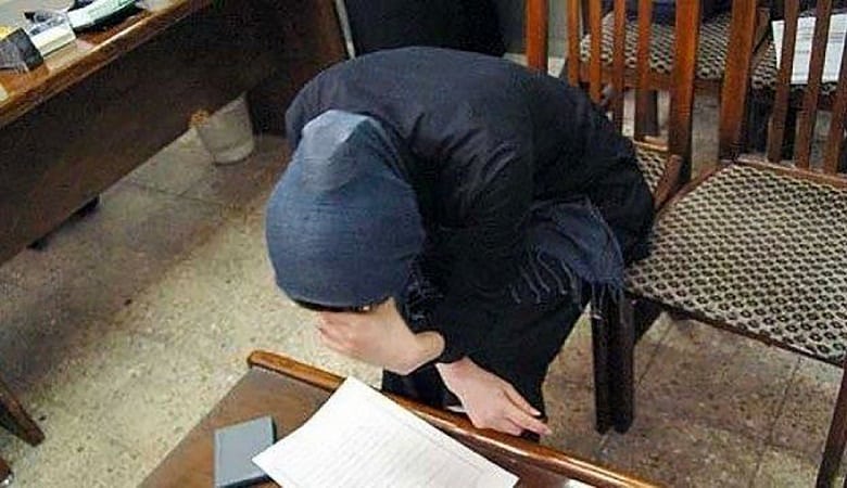 یک شب متوجه شدم شوهرم ۱۲ سال دختر ناتنیاش را آزار میداده…