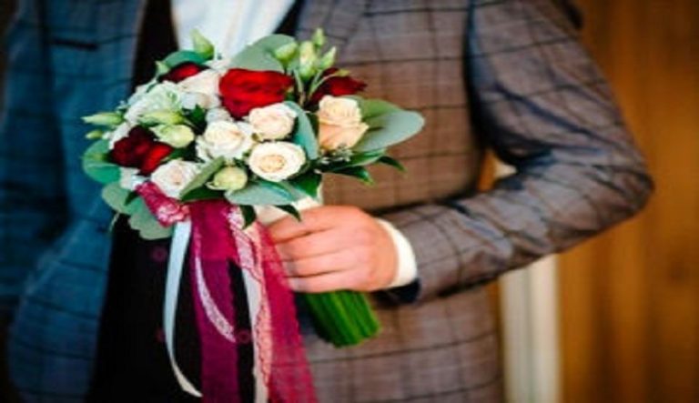 این مرد به پسری که حاضر با دخترش ازدواج کند 100 میلیارد می دهد/ عکس