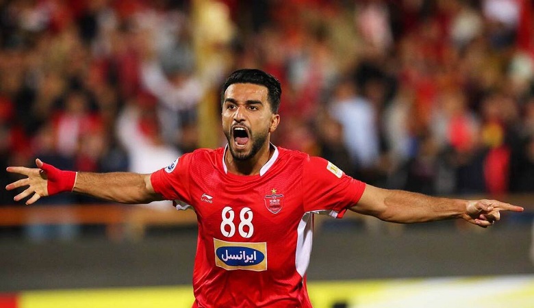 ویدیو/ عاشقانه خیره کننده سیامک نعمتی و همسرش در خودروی لاکچری شان