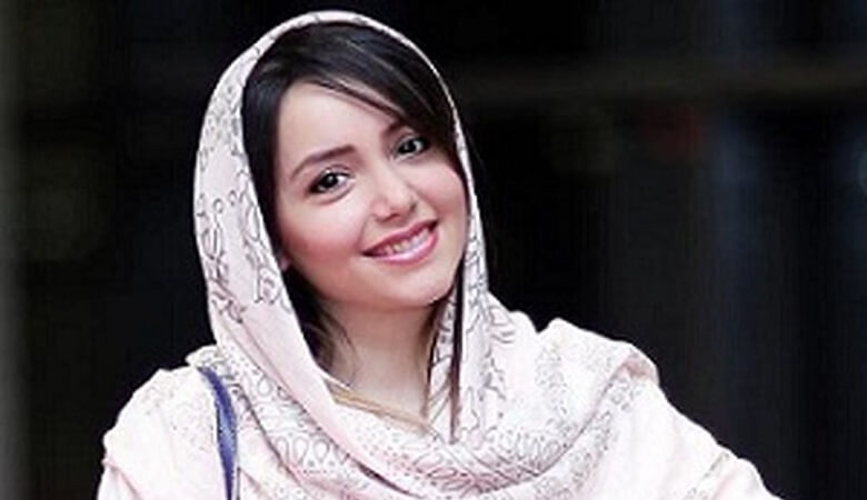 عکس/ نازنین بیاتی در کنار اسب کوتوله‌اش