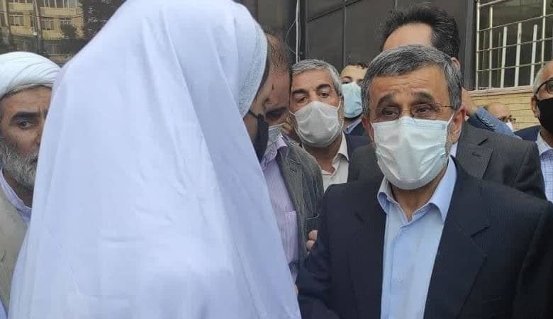 دختر جوان همراه احمدی نژاد سوژه شد!