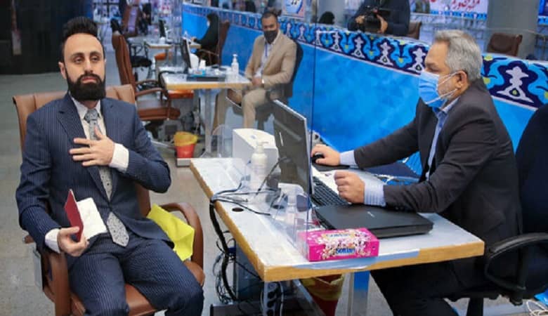 چهره های عجیب در سومین روز ثبت نام انتخابات
