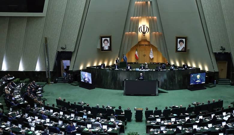 تصاویر/ سنگین ترین لباس عروس دنیا 182 کیلو است!