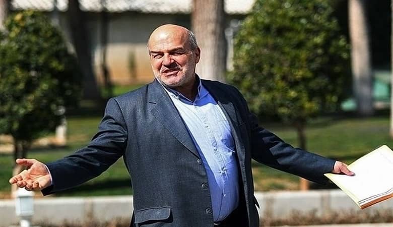 مدل نشستن رئیس سازمان محیط زیست خبرساز شد!