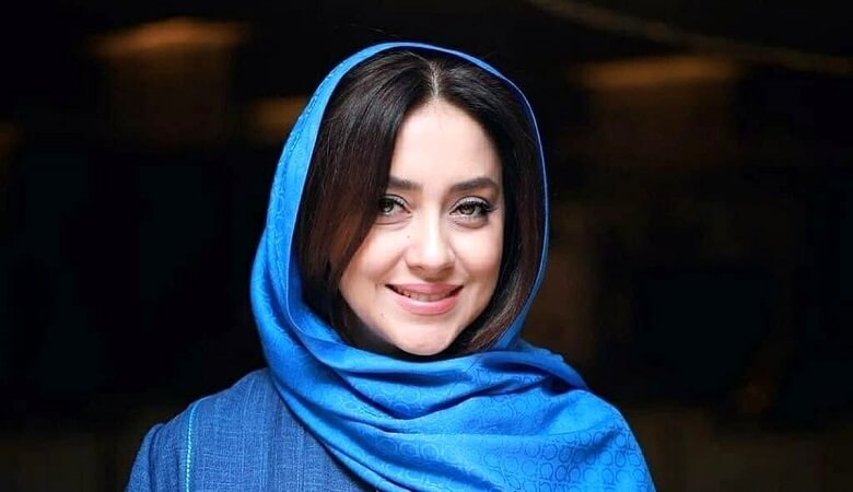 عکس جدید بهاره کیان افشار در حال زانو زدن