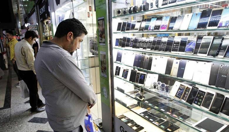 عکس/ نیکی کریمی استاد دانشگاه صنعتی شریف شد!